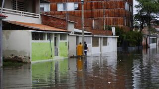 Prevenidos ante El Niño: Calles inundadas tras intensas lluvias por más de 10 horas en Tumbes