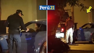Paolo Guerrero es intervenido por un policía, pero termina tomándose una foto con él 