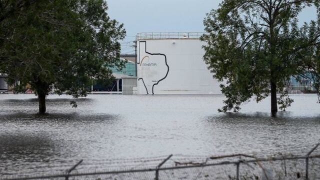 Huracán Harvey provoca dos explosiones en una fábrica de químicos de Texas