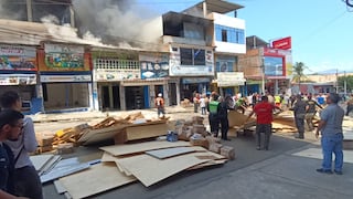 Fuerte incendio en Tarapoto deja cuatro heridos, entre ellos dos bomberos (VIDEO)