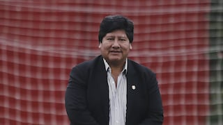 Pese a cambio en la ley, Edwin Oviedo se quedará en la FPF hasta 2019