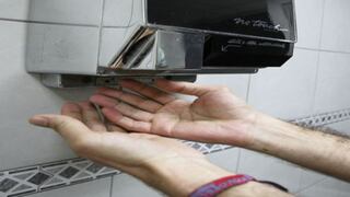 ¡Cuidado! Secadores de manos eléctricos serían perjudiciales para la salud