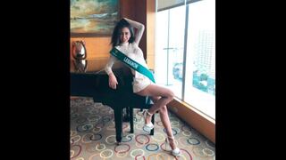 Miss Líbano expulsada de concurso de belleza por posar con colega israelí
