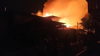 Al menos dos muertos y más de 50 casas destruidas por un incendio en Colombia   [VIDEO]