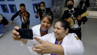 Médicas que atienden el coronavirus en México reciben regalos por Día de la Madre | FOTOS