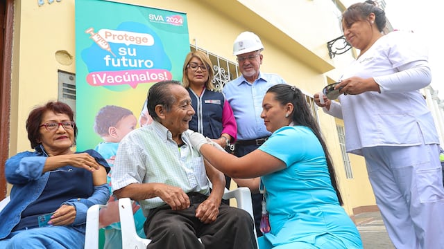 Surco: Brigadas visitan casa por casa durante la Semana de Vacunación en las Américas