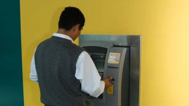 Cajeros automáticos informarán de cobros por transacciones