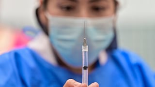 Se inició la aplicación de la vacuna bivalente en el Perú: ¿A quiénes les corresponde aplicársela?