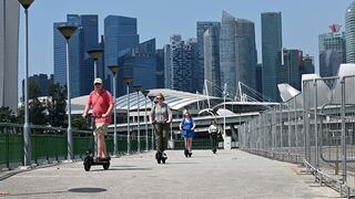 Singapur castigará con prisión a quienes circulen en scooter por la acera