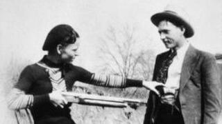 Esta es la historia de Bonnie y Clyde: los criminales que fueron acribillados con más de 160 tiros en EE.UU.