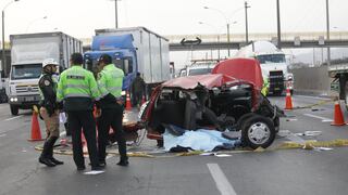 Los Olivos: choque de auto contra camión deja un muerto y una persona herida en la Panamericana Norte 