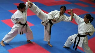 Karatecas peruanos dan la hora en EEUU
