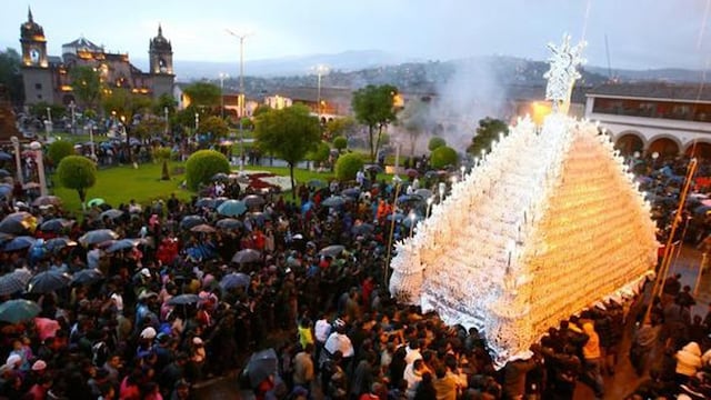 Ayacucho: Lucen con espectaculares procesiones y bellas alfombras por Semana Santa