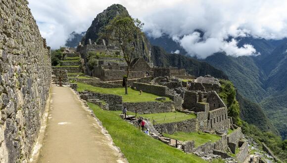 Desde 2007, Machu Picchu ha recibido, en promedio, 1.02 millones de visitantes anuales, con un 32% de visitantes nacionales y un 68% de visitantes extranjeros