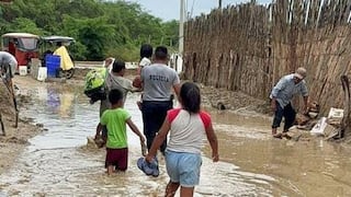 Policías rescatan a familias afectadas por lluvias en el norte 