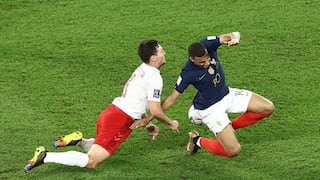 Mbappé, con velocidad, solo pudo ser frenado con un jalón en Francia vs. Dinamarca [VIDEO]