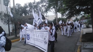 Estudiantes de Telesup protestan frente al local de la Sunedu