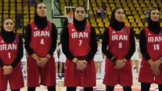 Increíble: Régimen de Irán acusa de “traición” a equipo femenino de básquet por no cantar el himno