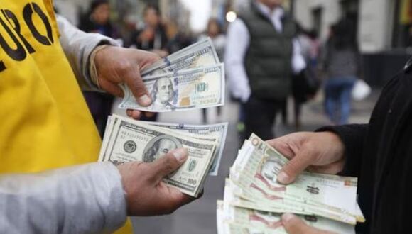 León indicó que es probable que el dólar siga volátil en los próximos días.