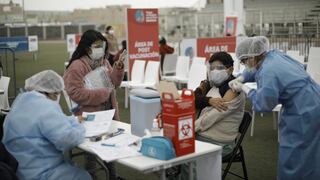 COVID-19: Minsa espera concluir hoy la vacunación a ciudadanos de 50 y 5 1 años en Lima y Callao