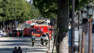 París: Atacan unidad policial en los Campos Elíseos