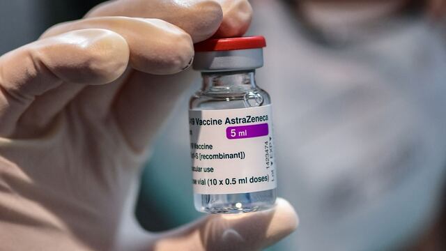AstraZeneca: Crecen los interrogantes sobre los posibles efectos secundarios de la vacuna 