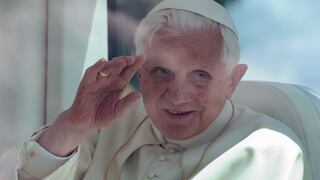Benedicto XVI está “muy enfermo”: Papa Francisco pide oraciones por agravamiento en su salud