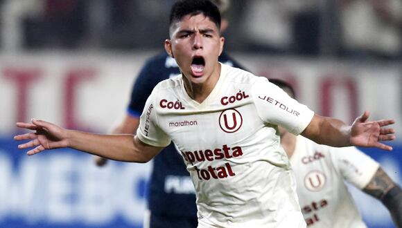 Piero Quispe tiene 21 años y tiene contrato con la 'U' hasta el 2025 (Foto: AFP).