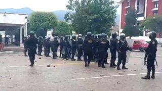 Paro de transportistas: manifestantes lanzaron piedras a sede del Gobierno Regional de Junín y se enfrentaron a policías 