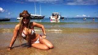 Alejandra Baigorria alborota playas de Salvador de Bahía con sus bikinis