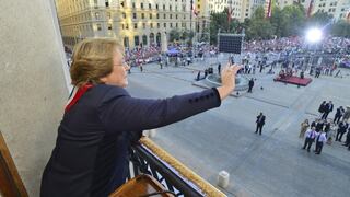 Bachelet asume Presidencia y ofrece derrotar desigualdad