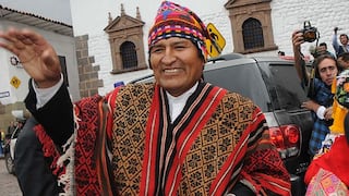Evo Morales dice que su fortuna se triplicó por los ponchos que le regalan