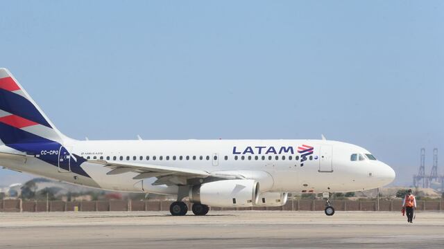 Latam extiende a mayo suspensión del 95% de vuelos de pasajeros por COVID-19
