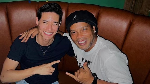 “Un placer encontrarte, socio”: Ronaldinho se tomó una foto junto a músico peruano Tony Succar