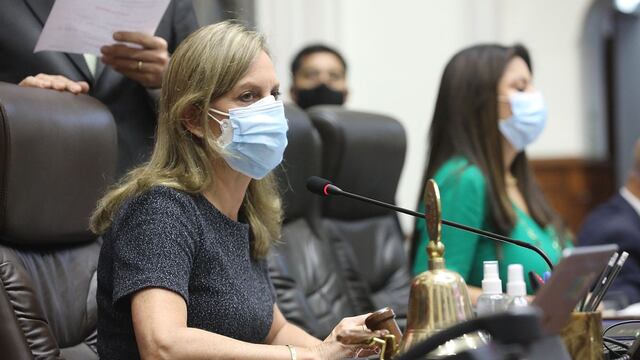 Alcaldesa de Ocoña: María del Carmen Alva tiene actitud altanera, soberbia y nos discrimina