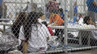 Albergues para niños migrantes en EE.UU. tienen acusaciones de abusos que datan desde el 2014