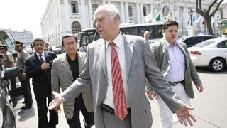 Víctor Andrés García Belaunde es amenazado por denuncias contra Orellana