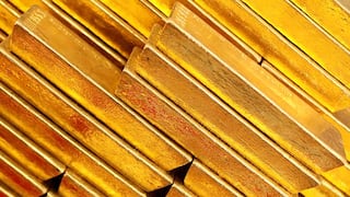 Oro retrocede desde máximos de 2 meses ante repunte de acciones