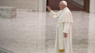 El papa Francisco modifica sus costumbres y saluda a los fieles de lejos debido al COVID-19 [FOTOS]