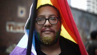Banderas del arcoíris y carteles contra la homofobia se alzan en la marcha LGBTI en Lima [EN VIVO]