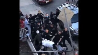 Policía de Nueva Jersey utiliza porras y gas pimienta para separar pelea callejera | VIDEO