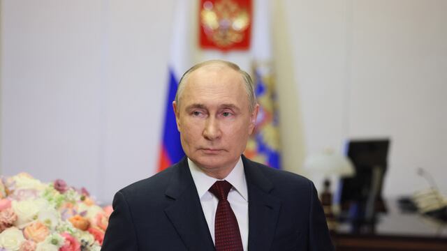 Vladimir Putin anuncia que Rusia desplegará tropas y armamento pesado en la frontera con Finlandia 