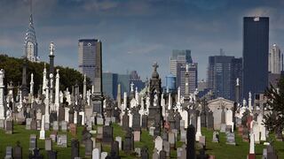 Entierros se han quintuplicado: El coronavirus pone a prueba a los cementerios de Nueva York [FOTOS]