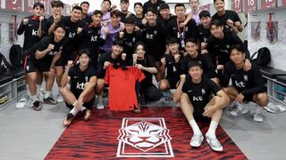 Jungkook posó junto a la selección de Corea del Sur en la previa de la inauguración del Mundial Qatar 2022