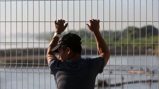 Estados Unidos: Más de 2,000 migrantes están en cuarentena en centros de detención