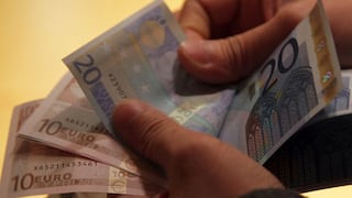 Grecia: Niños hallan una bolsa con 43,000 euros