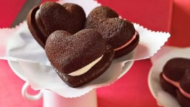 Deslumbra a tu pareja este San Valentín al preparar un delicioso postre con galletas