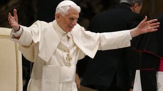 Benedicto XVI reaparece y alega que renuncia por "el bien de la Iglesia"