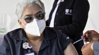 México autoriza vacuna de AstraZeneca para uso de emergencia contra el COVID-19