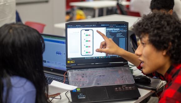 12 peruanos agrupados en tres equipos nos representarán en la hackathon internacional. (Difusión)